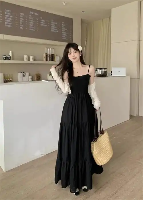 今年流行漂亮黑色收腰吊带连衣裙子女装2024新款夏季穿搭一整套装
