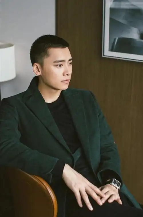 李易峰寸头造型,阳刚帅气,杨幂打造少女风穿搭,甜美俏皮