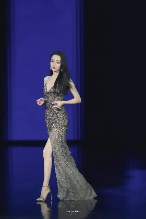 在评论区为你喜欢的红毯cp打call应援@dear-迪丽热巴#迪丽热巴安