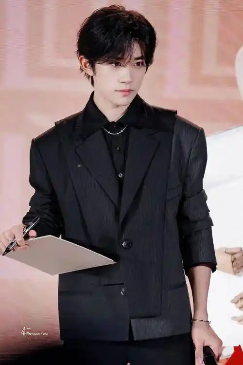 又帅又奶的易烊千玺美图走一波,怎么这么好看!_斗量_罗莱家纺_光和