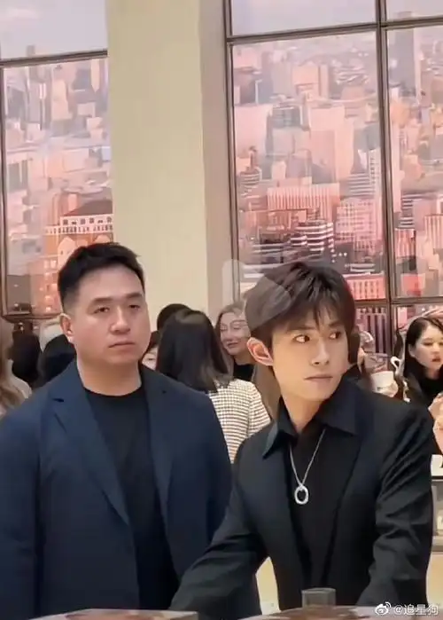 易烊千玺身边除了胖虎还有二虎