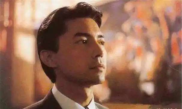 后来尊龙自己在采访中说出了事情的原委,恐怕还是因为时间的不统一和