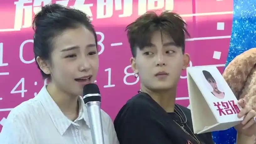 姜梓新治愈系嗓音献唱ps我爱你周晨晞全程偷瞄眼神宠溺