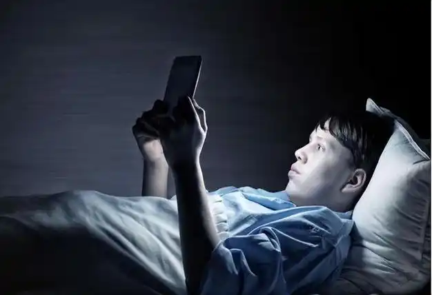 如何减少熬夜对身体的伤害做好这4件事熬夜不一定伤身