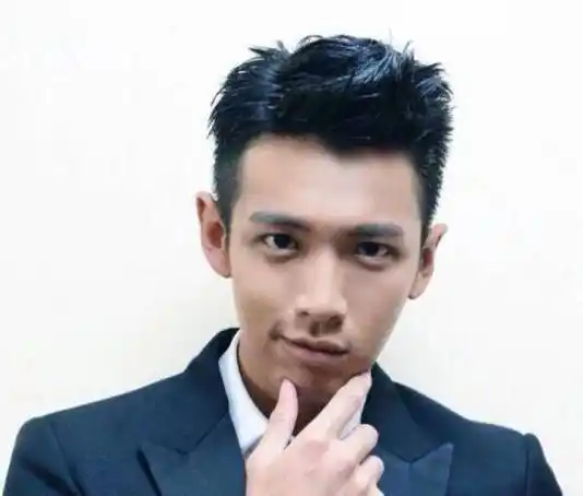 柯震东难忘《捉妖记》,接连蹭《捉妖记》的热度,网友却并不买账_什么