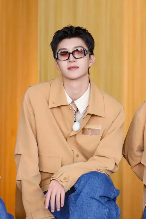 谁把范丞丞锁上了##范丞丞脖子被上锁了