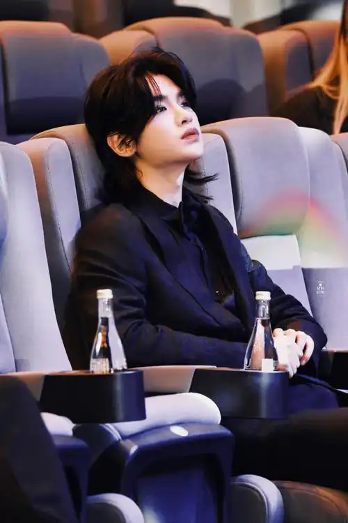 黄明昊长发狼尾##平遥国际电影展