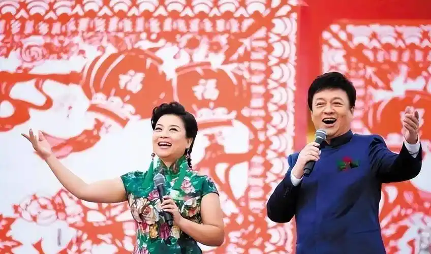 张也:54岁还未婚,和62岁的吕继宏互相陪伴多年,不结婚也幸福_张行