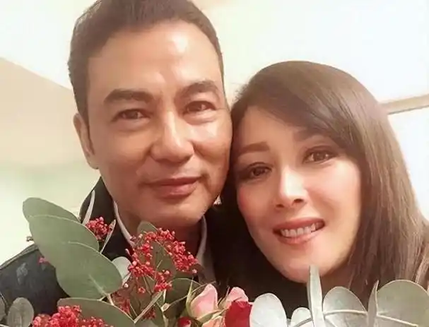 任达华一生只爱妻子一人为爱丁克在50岁看到女儿时喜极而泣