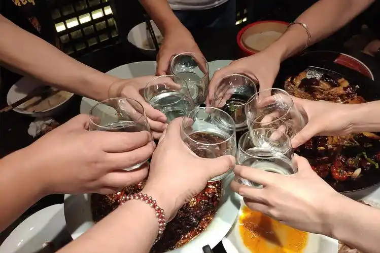 轮到你敬酒时建议牢记3句敬酒话让全桌人对你刮目相看