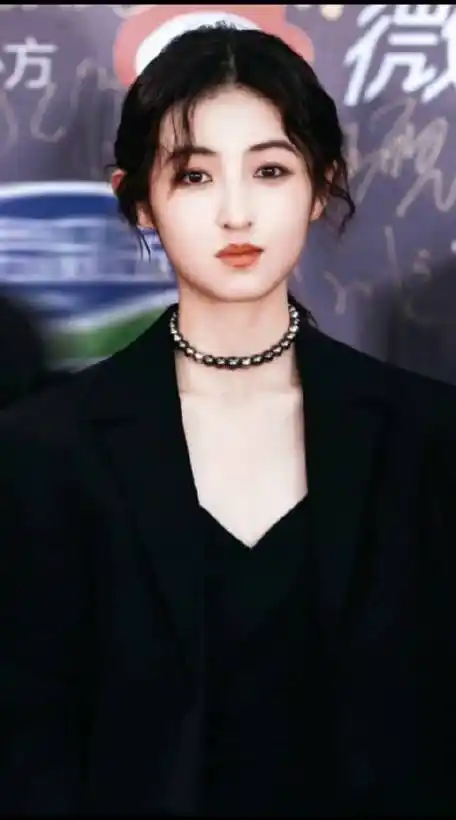 张子枫纯净的笑容从未改变