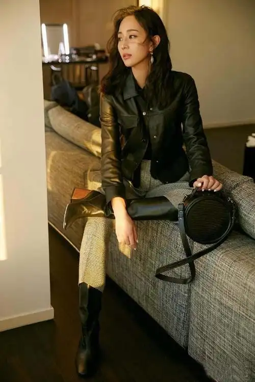 冬天女生穿皮衣,想要凹出好造型,怎么搭配更好看?