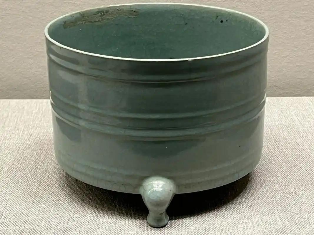 故宫武英殿陶瓷馆:汝窑 故宫博物院收藏并展出于武英殿陶瓷馆的汝窑