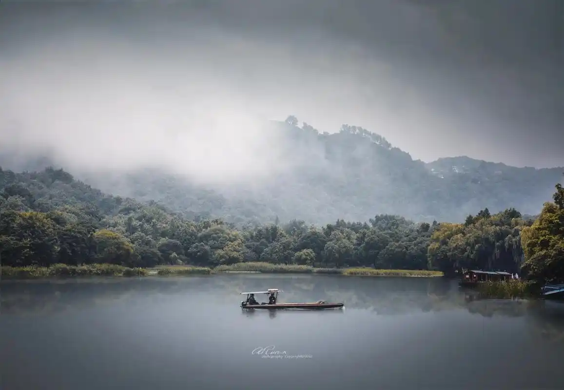 雨后西湖,如诗如画,晴湖不如雨湖#摄影 #杭州 #西湖 #烟 - 抖音