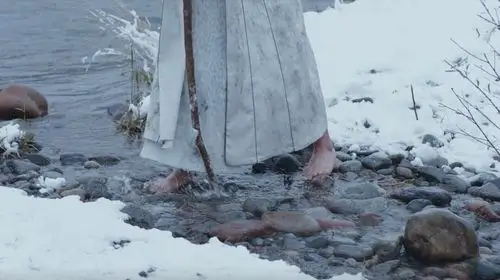 前日里赤足立于冰雪中的隆庆皇子真实再现了什么叫敬业!