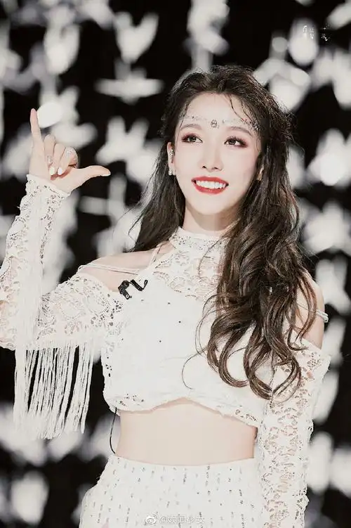 姜贞羽造型#《创造营2020》第二次公演舞台姜贞羽的造型太惊艳了怂