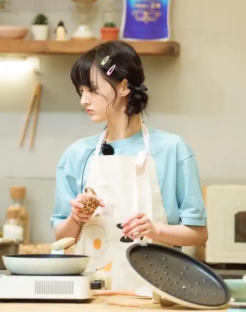 郑爽蝴蝶结双麻花辫综艺剧照图片89