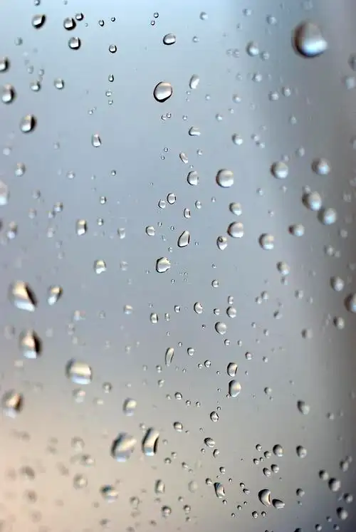 8张唯美玻璃上的水珠高清jpg大图doooorcom3