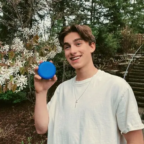 17岁加拿大歌手johnnyorlando未来乐坛流量