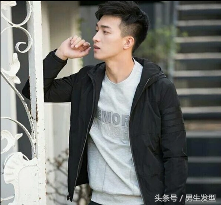 适合脸长的男生发型短发,脸型偏长的男生适合留三七分吗?