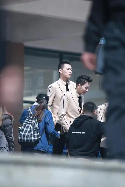 近日,蓄势已久的男团青春成长节目《创造营2019》,继