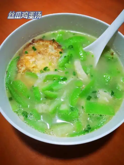 做法:1,煎鸡蛋2,将洗净切好的丝瓜条倒入煎鸡蛋的锅中,和鸡蛋一起炒一