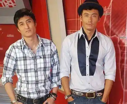 看了这个你就会明白,他们被称为合影高手是有原因的_张梓琳_胡兵_气质