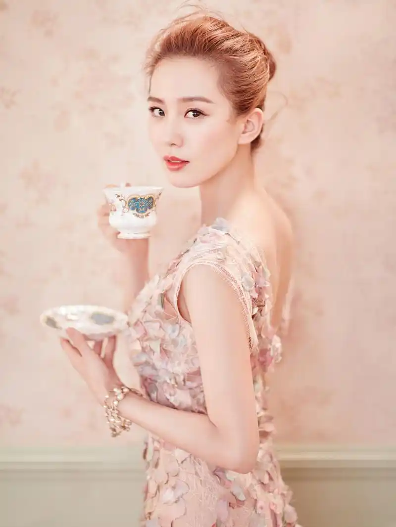 刘诗诗粉色长裙女神范儿十足,突显女神魅力