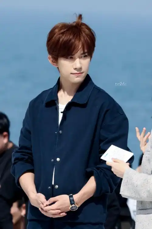 易烊千玺超话#易烊千玺说小小的我今年上#    「 2024年4月18日,在