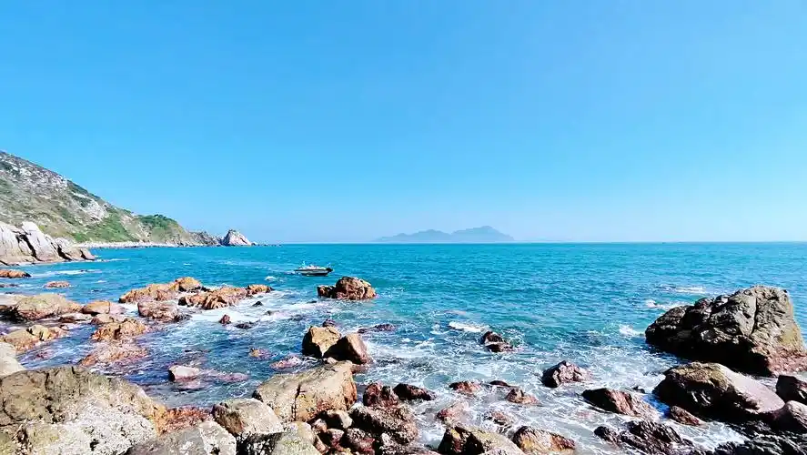 蓝蓝天和蓝 写美篇美丽的大海,天蓝蓝,海蓝蓝,海天一色,风光无限.