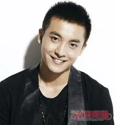 零基础学习小男孩的平头理发方式(2)_发型师姐