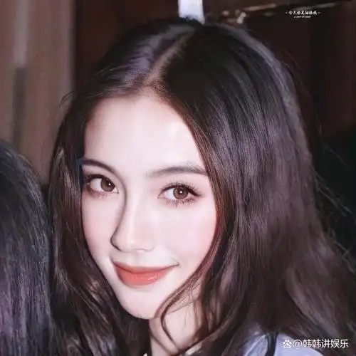 27日,angelababy的ins粉丝量突破一千万,成为第一个ins粉丝量破千万的