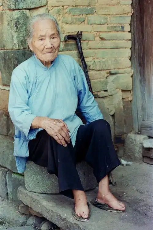 中国最后一代小脚女人,"三寸金莲"始于何时