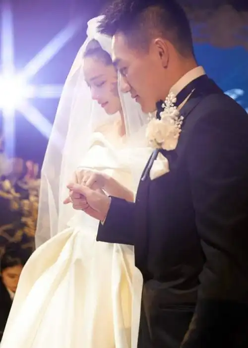 靠嫁人翻身的张馨予她老公何捷确实很厉害