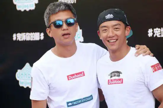 郑恺跟邓超以前没交集,而在郑恺成名前他曾表示过,邓超是他学习的榜样