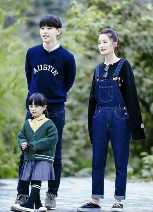 邓伦李沁工作室双双换头像,被指像情侣风,双方都有新作品要上映_网友