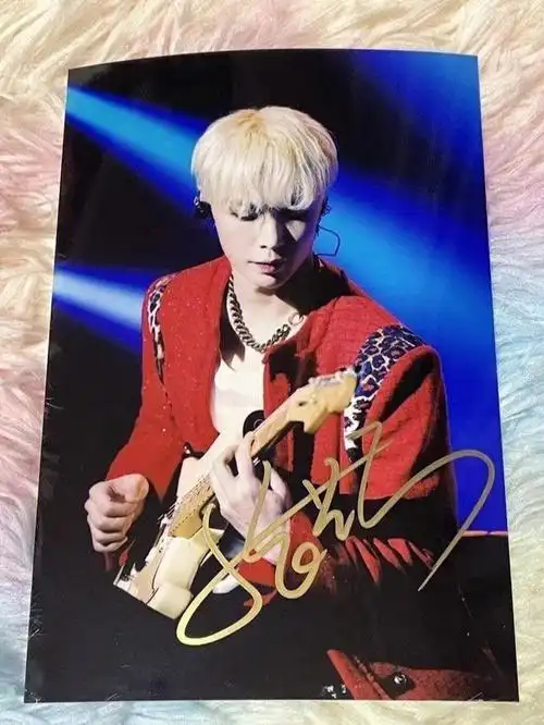 张艺兴 22年大航海2巡演 限量签名