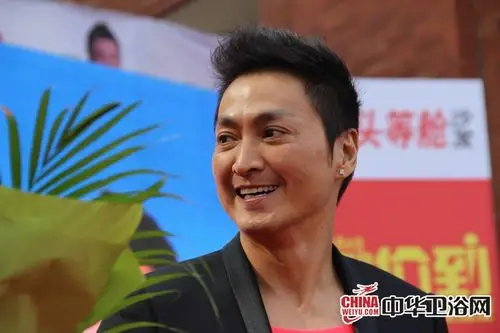 蓝藤卫浴代言人何家劲