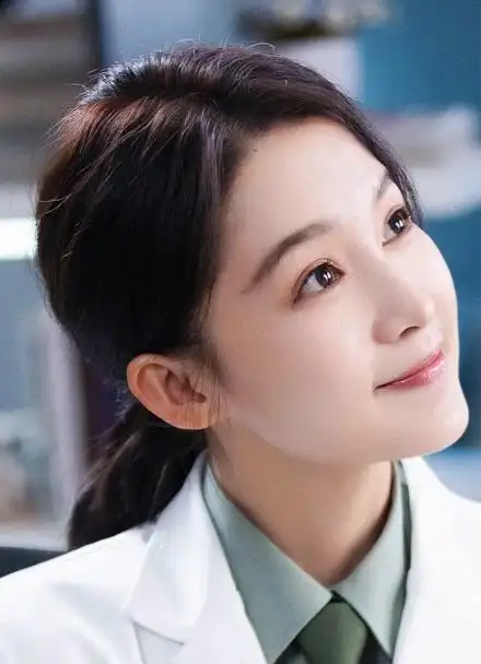 爱上特种兵李沁护士装高清手机壁纸