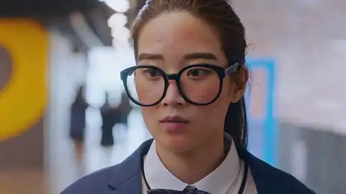 《女神降临》精彩片段,痘痘女孩变妆吸引两大男神,高颜值韩剧