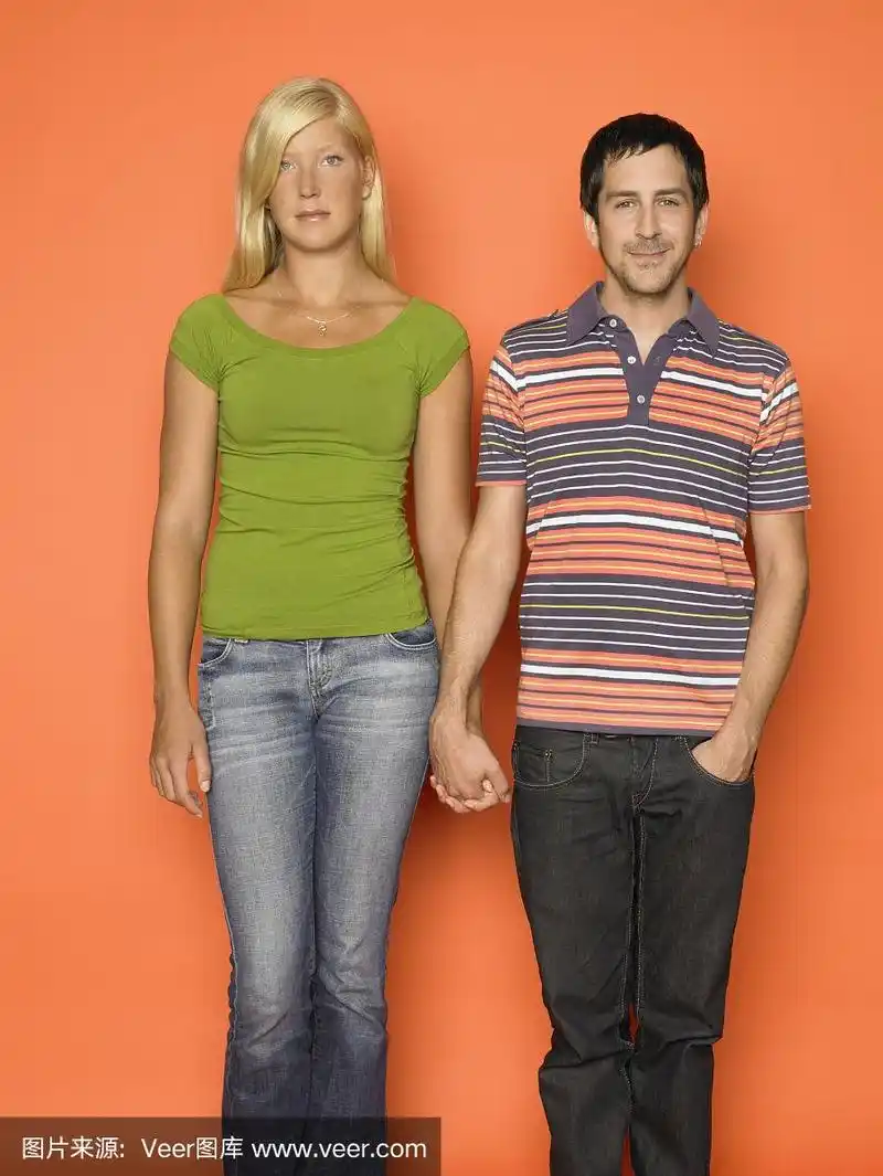 手牵手,青年伴侣,注视镜头,垂直画幅,正面视角