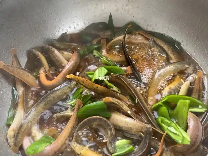 今天炖高粱叶鱼真的好香#广鹿岛