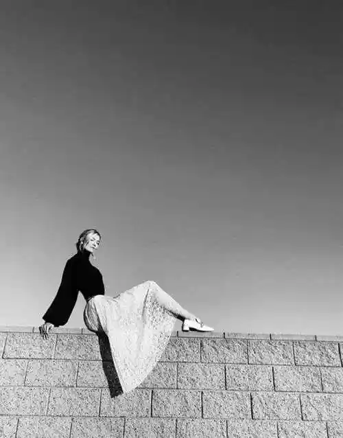 世界顶级摄影师的100张经典女性黑白照片