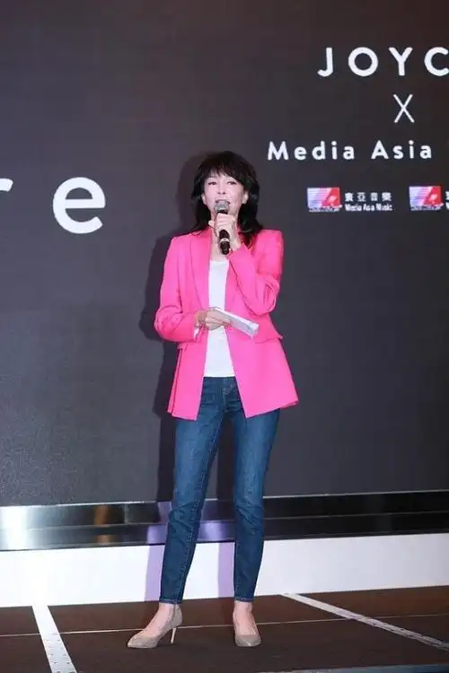 郑裕玲惊艳写真(看到郑裕玲的状态不想减肥)(2)