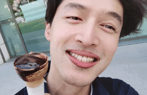 有种"掉粉"叫明星自拍,邓超千玺还好,看到胡歌:是认真的吗