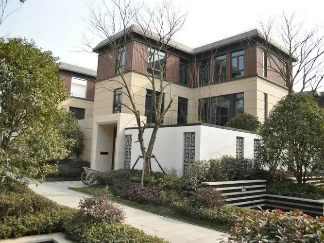 p>上海春江美庐以别墅区和公寓混合的精品社区,位于上海宝山区的中心