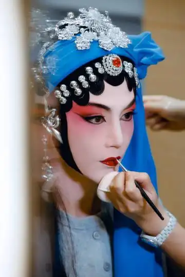 孙坚男扮. 来自硬核少女右右 - 微博