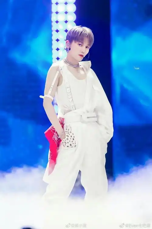 昕燃一笑 - 三月