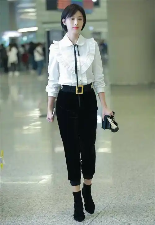 张俪和倪妮——束脚丝绒裤 短靴尖头高跟鞋如果裤脚过长又想搭配运动