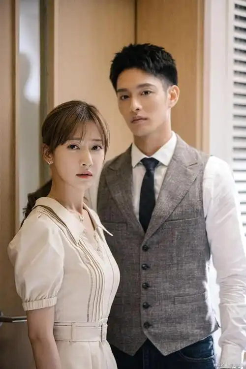 他在逆光中告白余玥戏外魅力圈粉性格好会穿衣